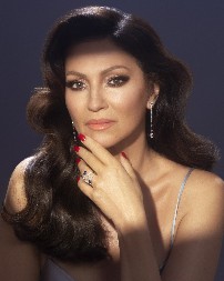 NEKADA JE RADILA U BUTIKU, A DANAS JE JEDNA OD NAJPOZNATIJIH PEVAČICA! Život joj se preokrenuo preko noći, za sve je kriv ovaj pevač!