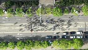 MALTRETIRAJU GRAĐANE I U NEMANJINOJ ULICI Evo šta se trenutno dešava, siledžije blokaderi i dalje maltretiraju građane! (FOTO)