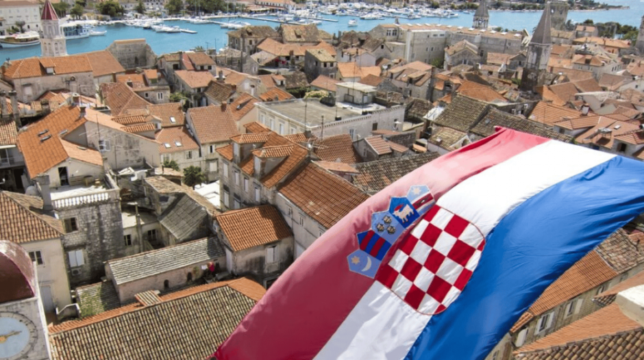 HRVATSKA POLITIČARKA ODLUČILA DA POSTANE ROMKINJA! Romi joj ne veruju, Hrvati je osuđuju
