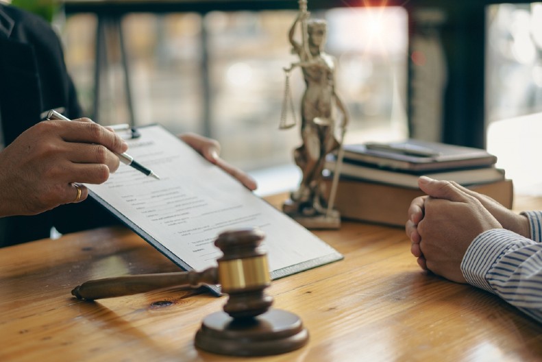 AKO VAS PARTNER PREVARI MOŽETE DA DOBIJETE ODŠTETU! Mnogi zanemaruju prava u braku, a za ovo se podnosi tužba