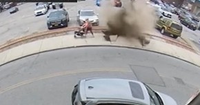 EKSPLODIRAO ŠAHT, MAJKA SA BEBOM "ZA DLAKU" IZBEGLA SMRT! Pogledajte trenutak od kog staje dah (VIDEO)