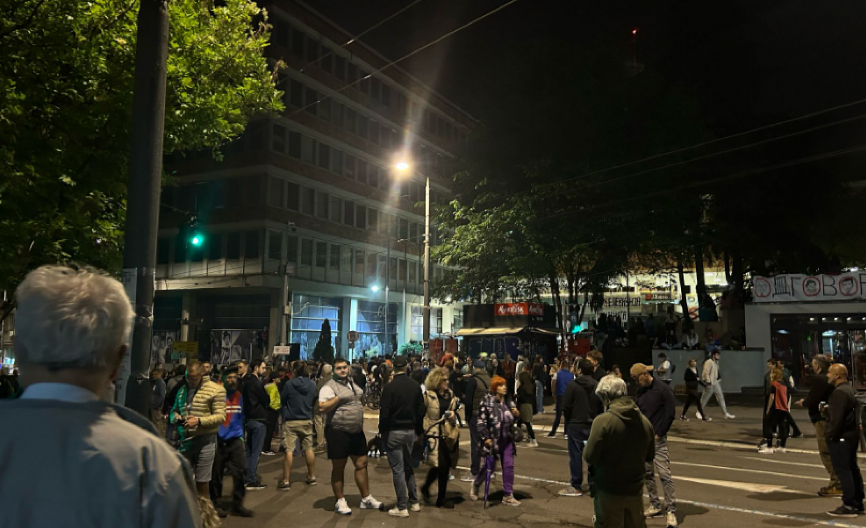 NASTAVLJA SE TEROR BLOKADERA ISPRED RTS Maltretiraju narod, a tamo je u noći pre 26 godina poginulo 16 naših kolega