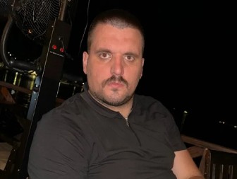 DOSTAVLJAČ HRANE RANIO DEJANA VUKSANOVIĆA (32) U BUTINU I POBEGAO Cetinjanin pre 3 godine SKINUO NANOGICU i stavio je PSU OKO VRATA