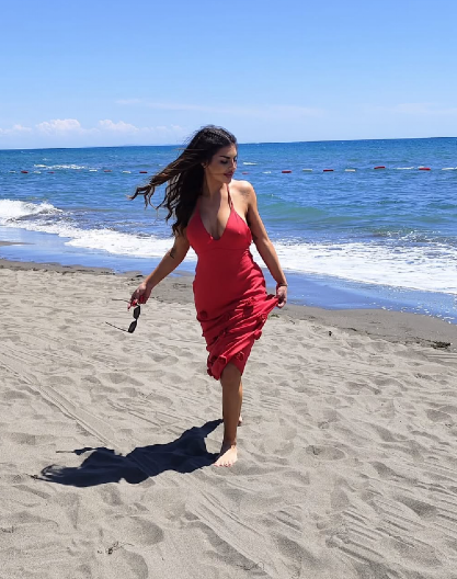 "ČOLA MI JE TATA" Poznata starleta priznanjem šokirala javnost, otkrila istinu o pevaču!