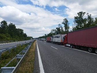 PAKAO NA GRANIČNIM PRELAZIMA ZA OVU GRUPU VOZILA! Čekaju i do 6 sati da pređu granicu!