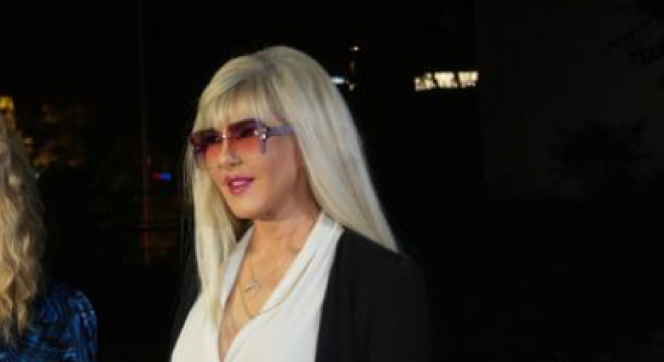 "NJEGA NE SMETE TO DA PITATE" Pevačica pobesnela, zaratila sa voditeljem zbog pitanja o političaru!