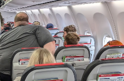 SNIMAK KOJI TERA AVIOKOMPANIJE DA MENJAJU PRAVILA „Nije moj posao da smršam!“ (VIDEO)