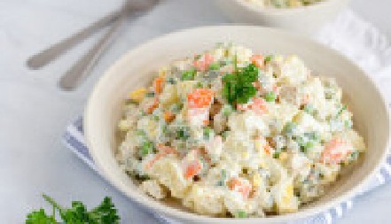 NEODOLJIVA RUSKA SALATA Klasik koji nikad ne izlazi iz mode, bez kojeg nijedno slavlje ne prolazi