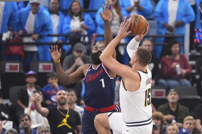 ZBOG JOKIĆA UČE SRPSKI Evo kako su u Los Anđelesu na originalan način pokušali da zbune Nikolu (VIDEO)