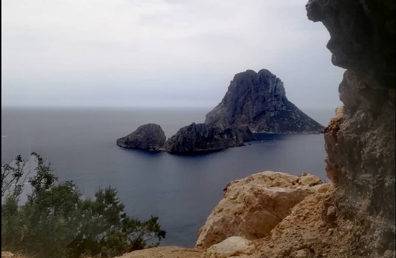 POPULARNO LETOVALIŠTE PRELOMILO, DOSTA IM JE! Zabranjeno pušenje e cigareta, skupljanje školjki, rezervisanje mesta na ležaljkama...KAZNE DO 3.000 EVRA