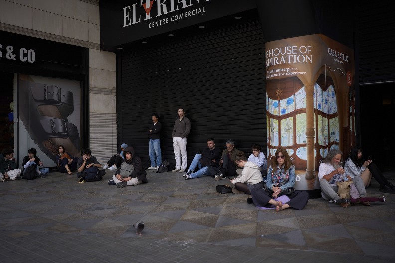 SAV ŽIVOT STAO U ŠPANIJI Saobraćaj u kolapsu, ne rade kartice, prodavnice zatvorili!