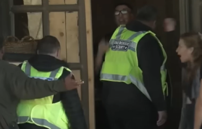 KRISTIJAN GOLUBOVIĆ RUŠI SVE PRED SOBOM Obezbeđenje ne može da ga obuzda, panika na imanju!