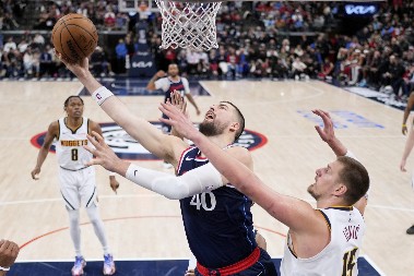 ČITAVA AMERIKA BRUJI O OVOJ BLAMAŽI Igrač Klipersa krenuo na Jokića, a onda se osramotio kao niko (VIDEO)