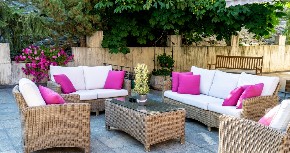 DA TERASA ZABLISTA Evo kako da brzo i lako operete jastuke za baštenski nameštaj, dočekajte goste kako priliči