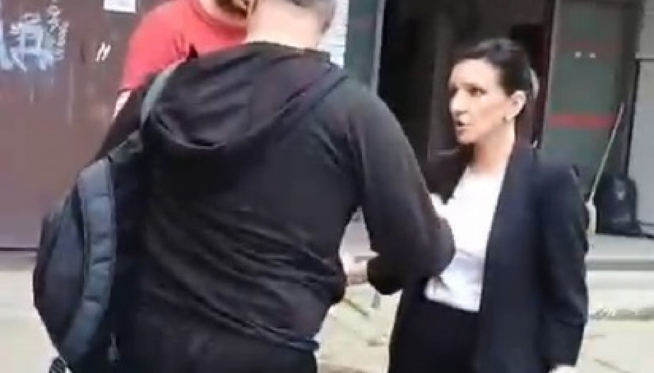 OVO JE "NAPAD" NA MARINIKU TEPIĆ?! Posvađali se oko parkinga, a kriv joj Vučić! Evo dokaza koliko masno lažu (VIDEO)