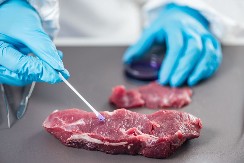 ODMAH SVI POMISLE NA ROŠTILJ, A NIKO NA JEDAN NAPITAK Ovo su simptomi trovanja hranom i pićem, ako primetite ovo — trčite kod lekara