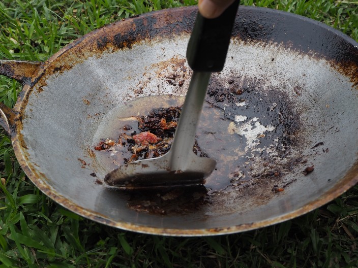 KAKO OČISTITI ZAGORELU TALANDARU? Ova pasta stikida svu masnoću, ima da bude kao nova