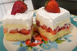 KEKS KOLAČ SA JAGODAMA I VANILOM Nepečeni desert koji oduzima dah, nema ko vam neće tražiti drugo parče