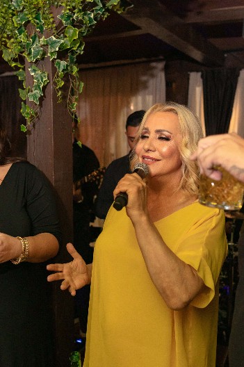 "DOŠLO JE 10 MUŠKARACA S PIŠTOLJIMA" Pevač zbog Vesne Zmijanac imao problema s mafijom, sada otkrio sve detalje