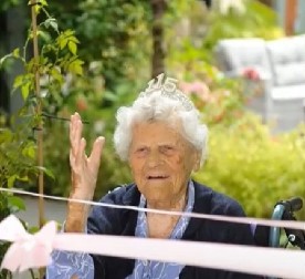 NAJSTARIJA OSOBA NA SVETU PROSLAVILA ROĐENDAN Vedra je i vitalna - ističe da su za dug život najvažnije 2 stvari