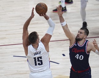 SLUČAJNOST ILI NE? Jokić pre meča sa Klipersima zapevao narodnjak, da li ovi stihovi najbolje opisuju sezonu Denvera?