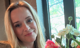 ŽENE SU POLUDELE ZA OVOM TORBICOM Savršena dimenzija za šetnje po gradu, sve će stati u nju, a neće opteretiti vaše ruke