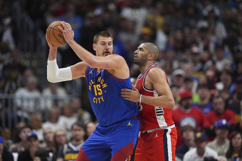 DOKLE ĆE VIŠE OVAJ ČOVEK DA POMERA GRANICE?! Jokić ponovo ispisao istoriju NBA lige (FOTO)