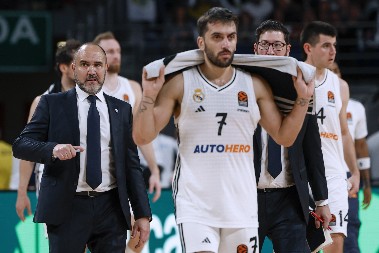 OPŠTI HAOS U REALU Kampaco se umalo nije potukao sa saigačem posle meča