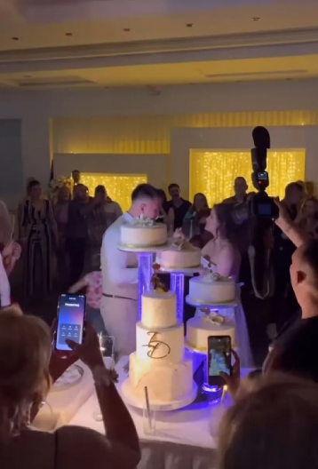 OŽENIO SE PEVAČ KOJI JE PREVARIO SAŠU POPOVIĆA Zbunio je naciju, a onda se saznala istina, sada blista pored nje (FOTO)