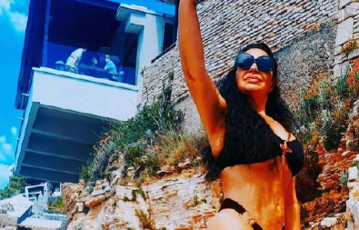 NAŠA PEVAČICA RODILA SINA SA 17 GODINA, PA DOŽIVELA TRAGEDIJU: "Išla sam kroz selo i na sav glas vrištala i plakala, mislila sam da neću preživeti"