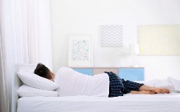 FIZIOTERAPEUT UPOZORAVA Izbegavajte spavanje noću sa dva jastuka