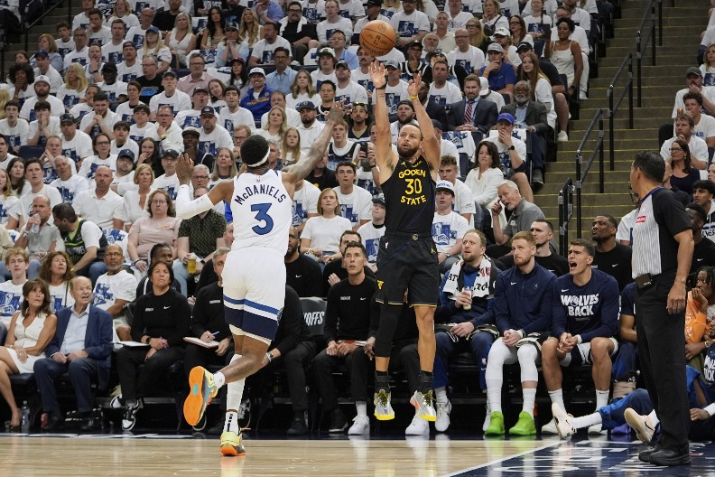 VELIKI BREJK i JOŠ VEĆA BRIGA Golden Stejt srušio Minesotu, ali je ostao bez Karija