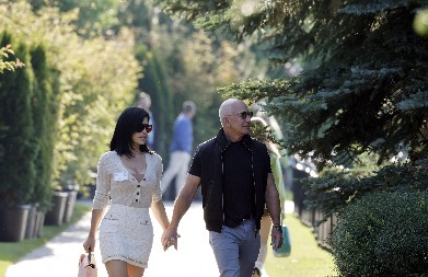 BEZOS SPREMA SVADBU DECENIJE U VENECIJI Noć u hotelu košta kao STAN u Beogradu - dolazi i Tramp?