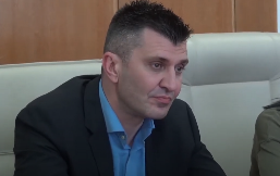 SLOMLJENO OGLEDALO PROTESTA Da li se više plašimo slike ili istine? Istina, dijalog i odgovornost - put izlaska iz krize