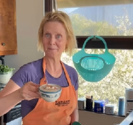 OVAKO IZGLEDA KUHINJA ŽENE KOJA LEŽI NA MILIONIMA I ne, nećete videti ono što vam je već u mislima - otvorila vrata i sve zabezeknula!