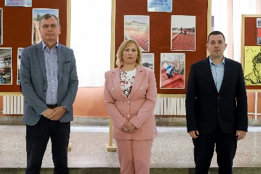 ZAJEDNO DO SIGURNIJE I MODERNIJE ŠKOLE U SRBOBRANU Kompanija NIS nastavlja sa ulaganjem u razvoj zajednice