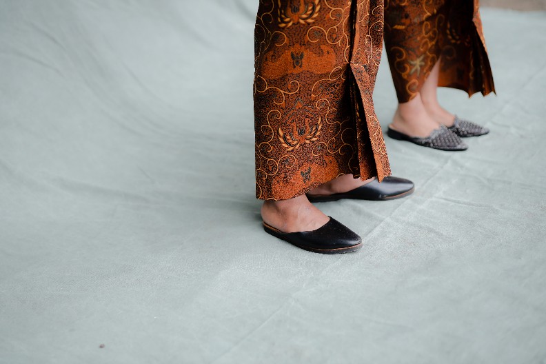 BILA JE IN 2012. GODINE, A ONDA SU JE SVI POČELI ISMEVATI Evo koja modna kombinacija se vratila iz prošlosti, čim grane sunce žene samo nju nose po Knezu