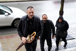 DANAS SE ODLUČUJE DA LI ĆE BLAŽIĆ PROVESTI IZA REŠETAKA 20 GODINA Članovi porodica žrtava iz Dubone i Orašja došli u crnini u Apelacioni sud (FOTO)