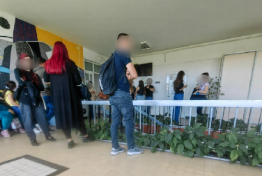 TEROR NIŠKIH BLOKADERA FOTELJAŠA Njih 40 uzurpiralo Kliniku, uznemiravaju pacijente i medicinsko osoblje (FOTO)