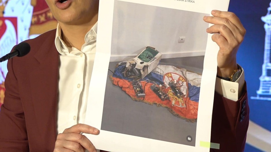 BLOKADERI FOTELJAŠI POKAZALI SVOJE PRAVO LICE! Obelodanjene ŠOKANTNE informacije: Teraju ljude da našom SRPSKOM ZASTAVOM brišu noge!