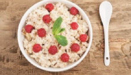 OVSENA KAŠA SA BOBIČASTIM VOĆEM Zdrava i ukusna, a super za fit liniju pred leto