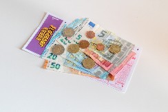 NEVEROVATNO! Kupovao ćevape i lepinje, a radnica mu saopštila: „Osvojili ste skoro 400.000 evra“