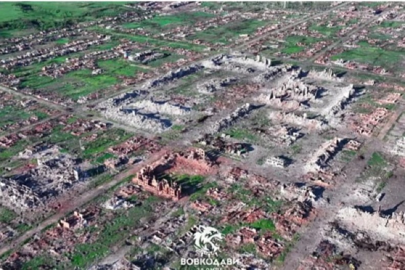 UKRAJINSKI GRAD VOVČANSK SRAVNJEN SA TEMLJOM! Ovde se vodi borba već GODINU DANA! (FOTO)