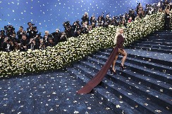 ,,MNOGO" SE POTRESLA Pevačicu zasuli uvredama nakon pojave na Met Gali, ali ona je pobedila čim je rekla ovo