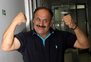 KOMŠIJU UDARIO ČEKIĆEM U GLAVU, TUKAO KOMŠINICU... Zmaj od Šipova je juče uhapšen, a ovo nije prvi put da ima problem sa zakonom