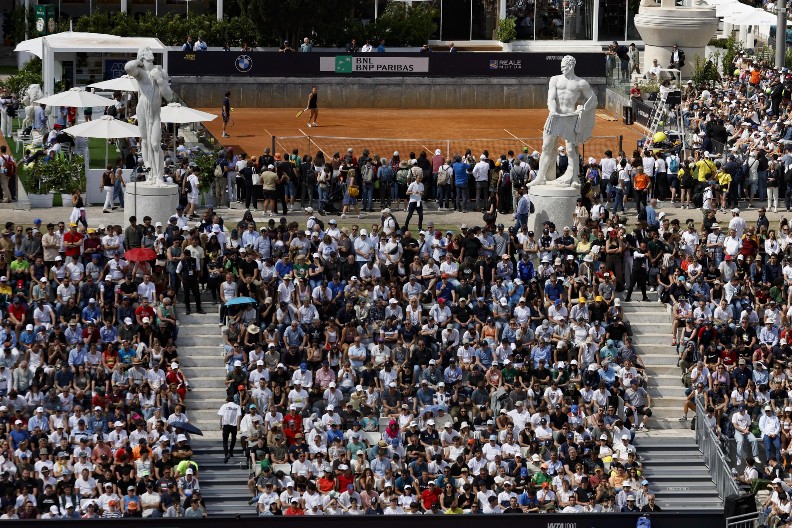 ŠTA SE OVO DEŠAVA U RIMU Drugi reket sveta doživeo poniženje