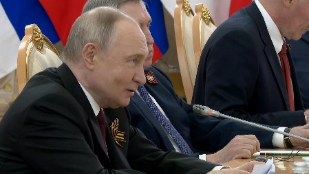 "PUTIN JE POKAZAO KOLIKO CENI SRBIJU" Predsednik Vučić dočekan sa svim počastima: Pokazao je veliku hrabrost