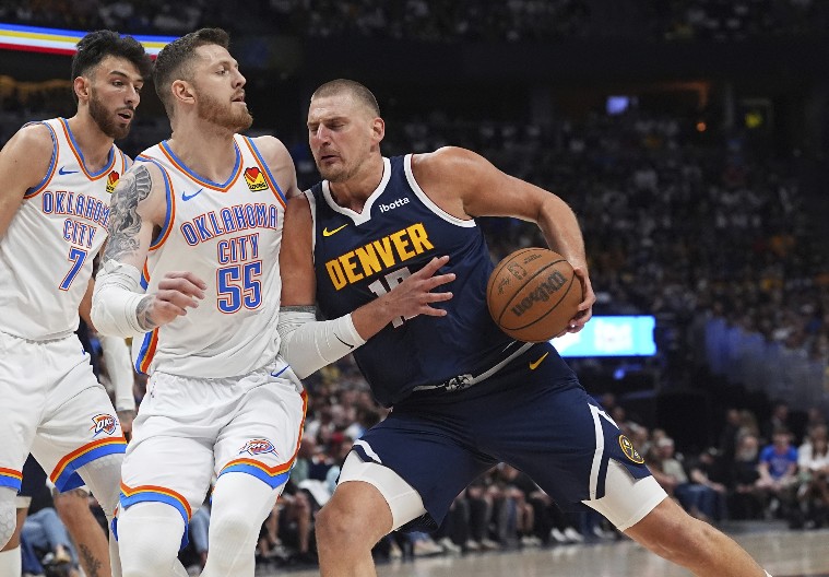 SVI SU GLEDALI SAMO U NJU Jedna od najlepših sportistkinja na svetu gledala Jokića (VIDEO)