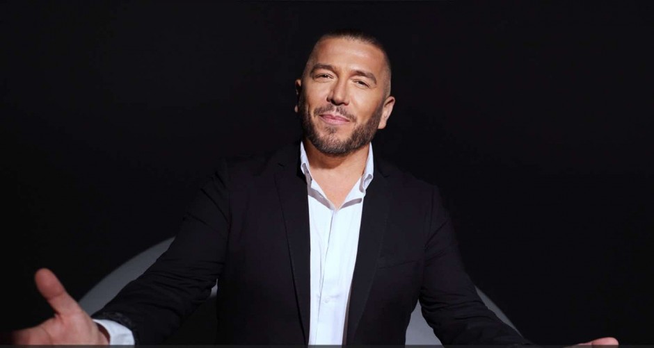 POSLAO JASNU PORUKU SVIMA Ćemo predstavio novu hit pesmu, provodom sa starijim gospođama oduševio publiku!