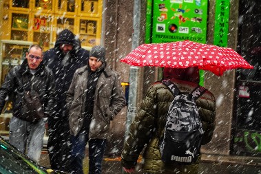 SPREMITE SE, STIŽE JOŠ 15 CENTIMETARA SNEGA Dnevne temperature malo iznad nule, a evo gde će danas najviše padati sneg